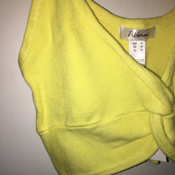 2/15🌸 Yellow cropped/tied tank - Picture 2 of 3